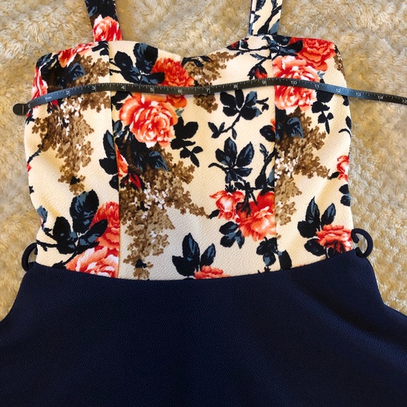Floral Sweetheart Dress - Picture 4 of 10